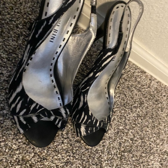 Size 6.5 Gianni bini zebra stripe heels - Picture 3 of 6